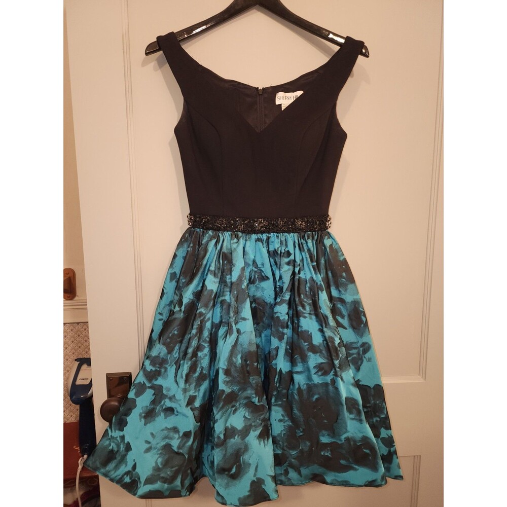 Sherri Hill Champain short fit to flair size 8 homecoming formal strapless dress